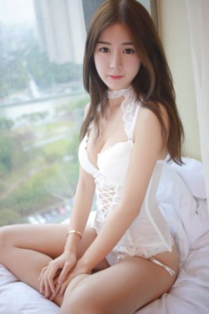 开车带美女上山打扑克的图片_1080高清在线