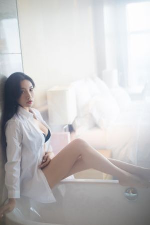 清冷美人被献给胖丑攻后哄的小说_蓝光免费在线观看